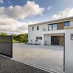 Villa Castanea By Villsy *