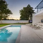 Villa Castanea By Villsy *