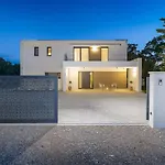 Villa Castanea By Villsy