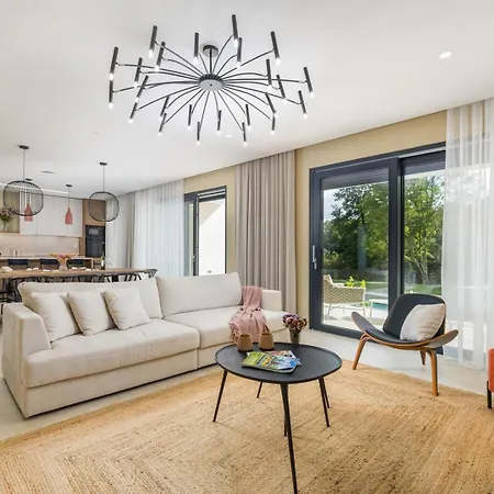 Castanea By Villsy Villa