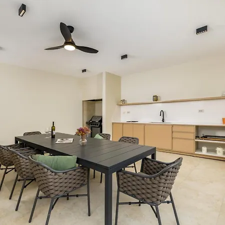 Castanea By Villsy Pazin