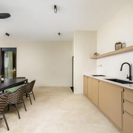 Castanea By Villsy Villa