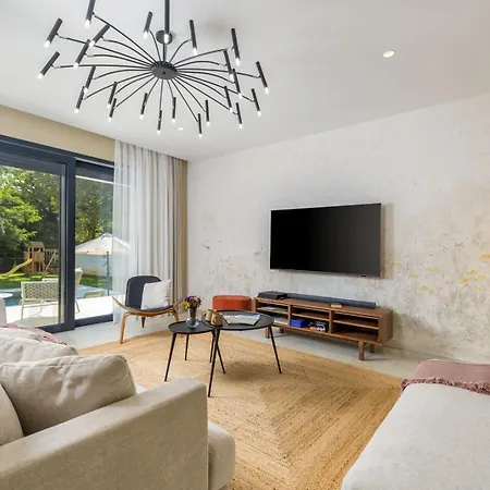 Villa Castanea By Villsy *