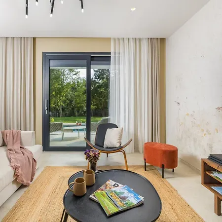 Villa Castanea By Villsy *