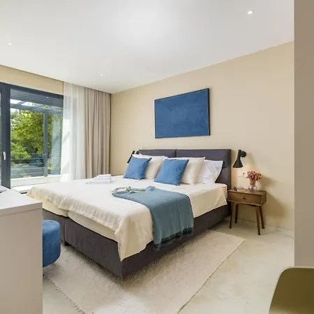 Castanea By Villsy Villa *