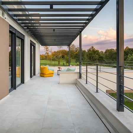 Villa Castanea By Villsy