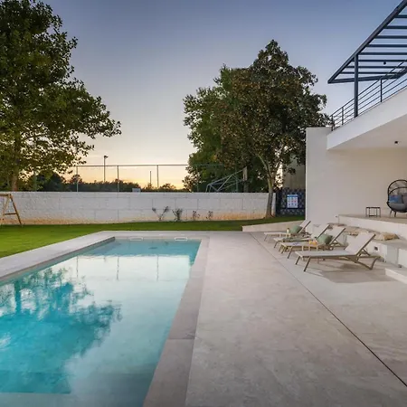 Villa Castanea By Villsy *