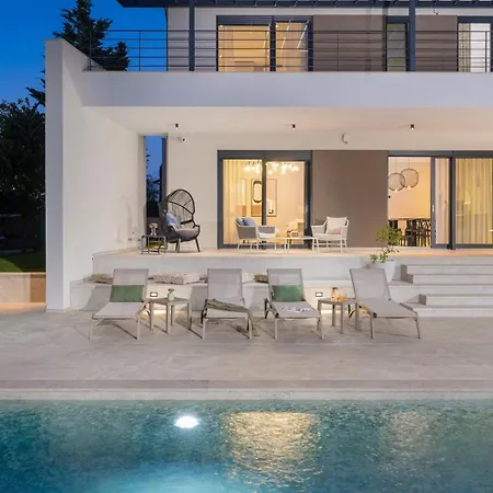 Villa Castanea By Villsy *