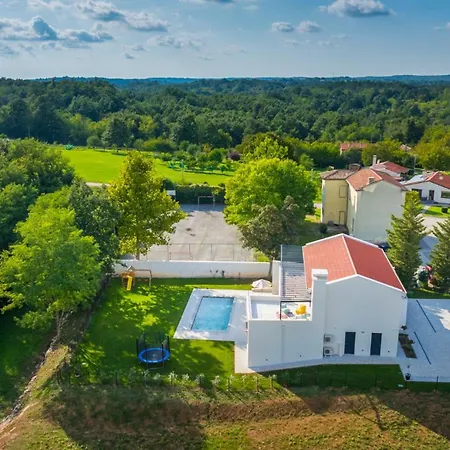 Villa Castanea By Villsy *