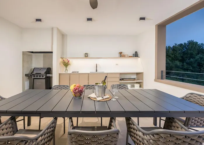 Castanea By Villsy Vila