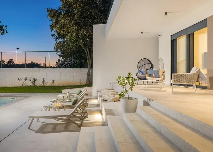 Castanea By Villsy Vila *