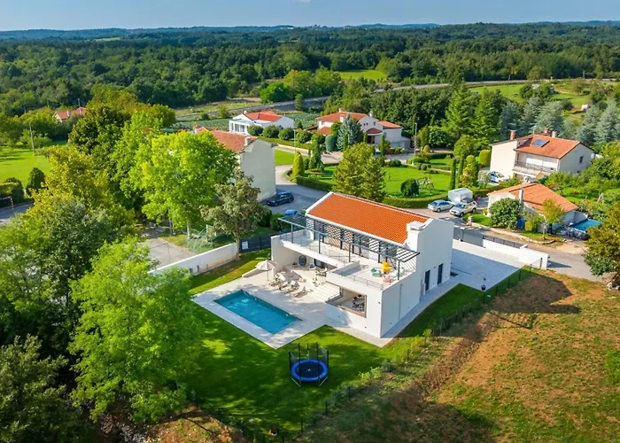 Castanea By Villsy Pazin