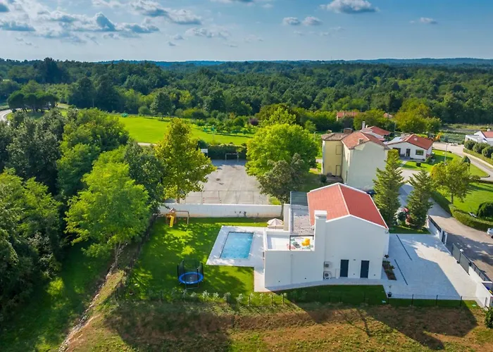 Vila Castanea By Villsy *